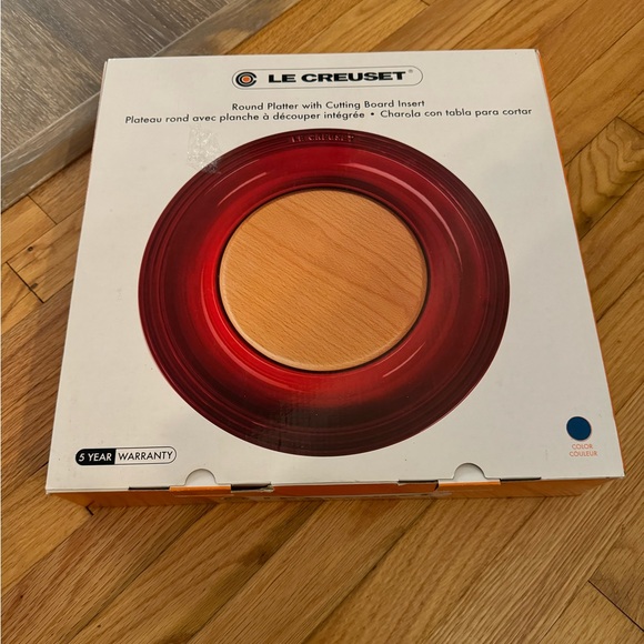 NIB, Le Creuset Round platter with cutting board insert